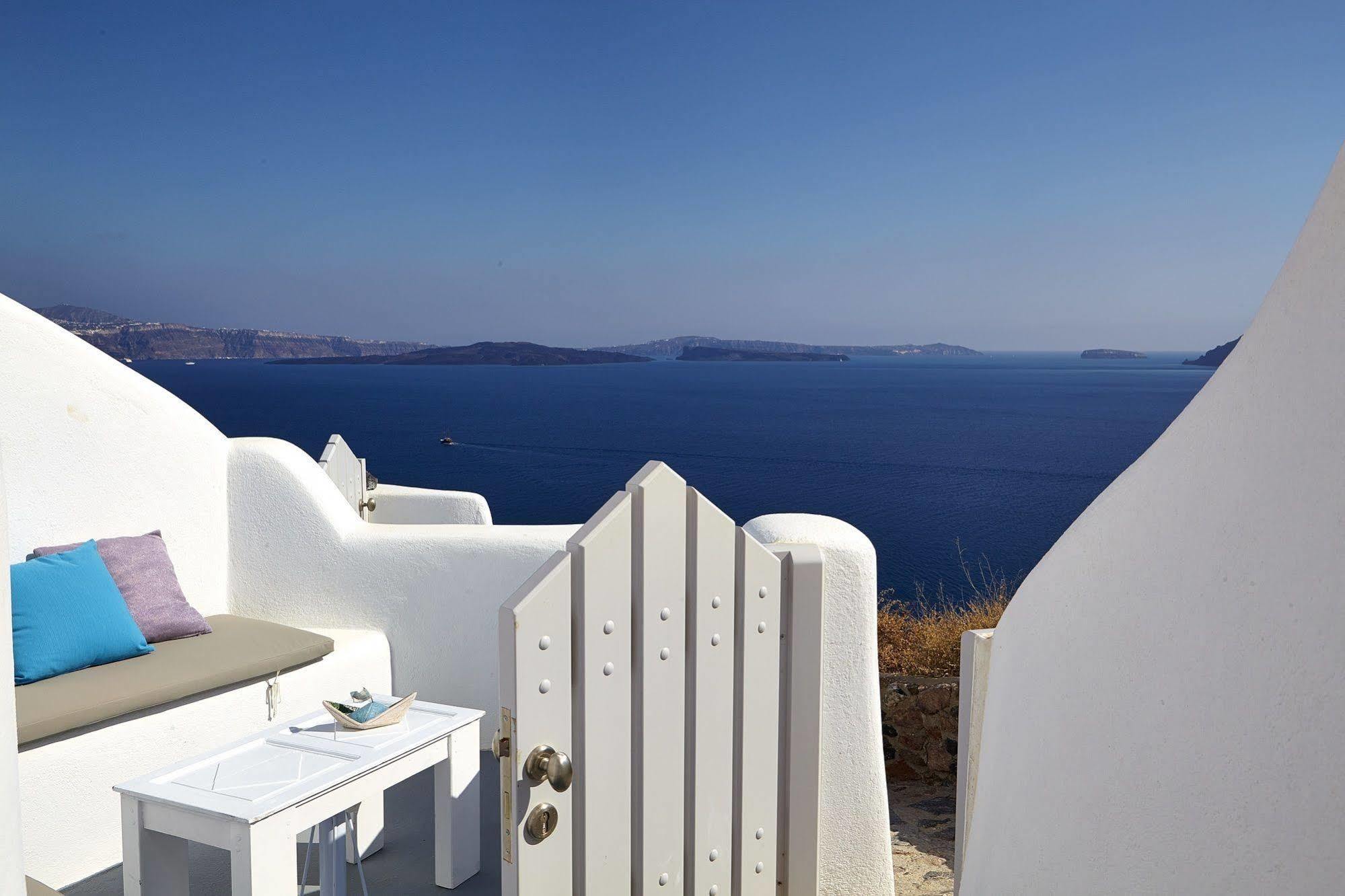 Liakada Oia Suites Exterior photo