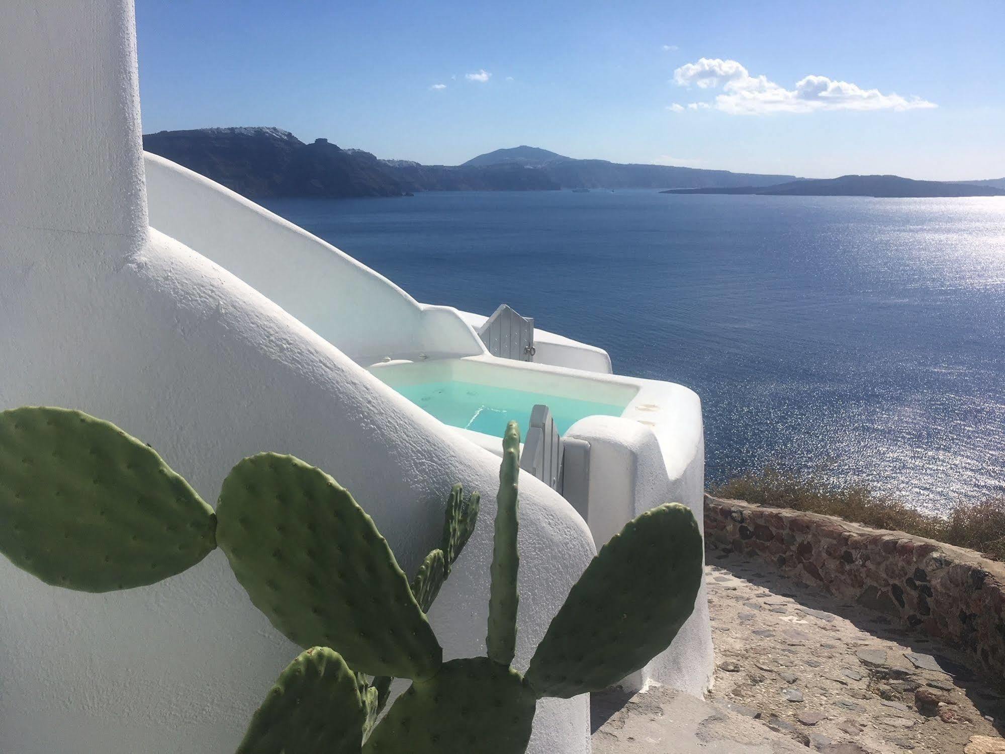 Liakada Oia Suites Exterior photo
