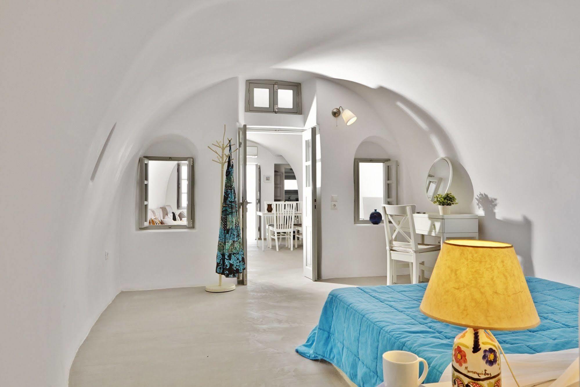 Liakada Oia Suites Exterior photo
