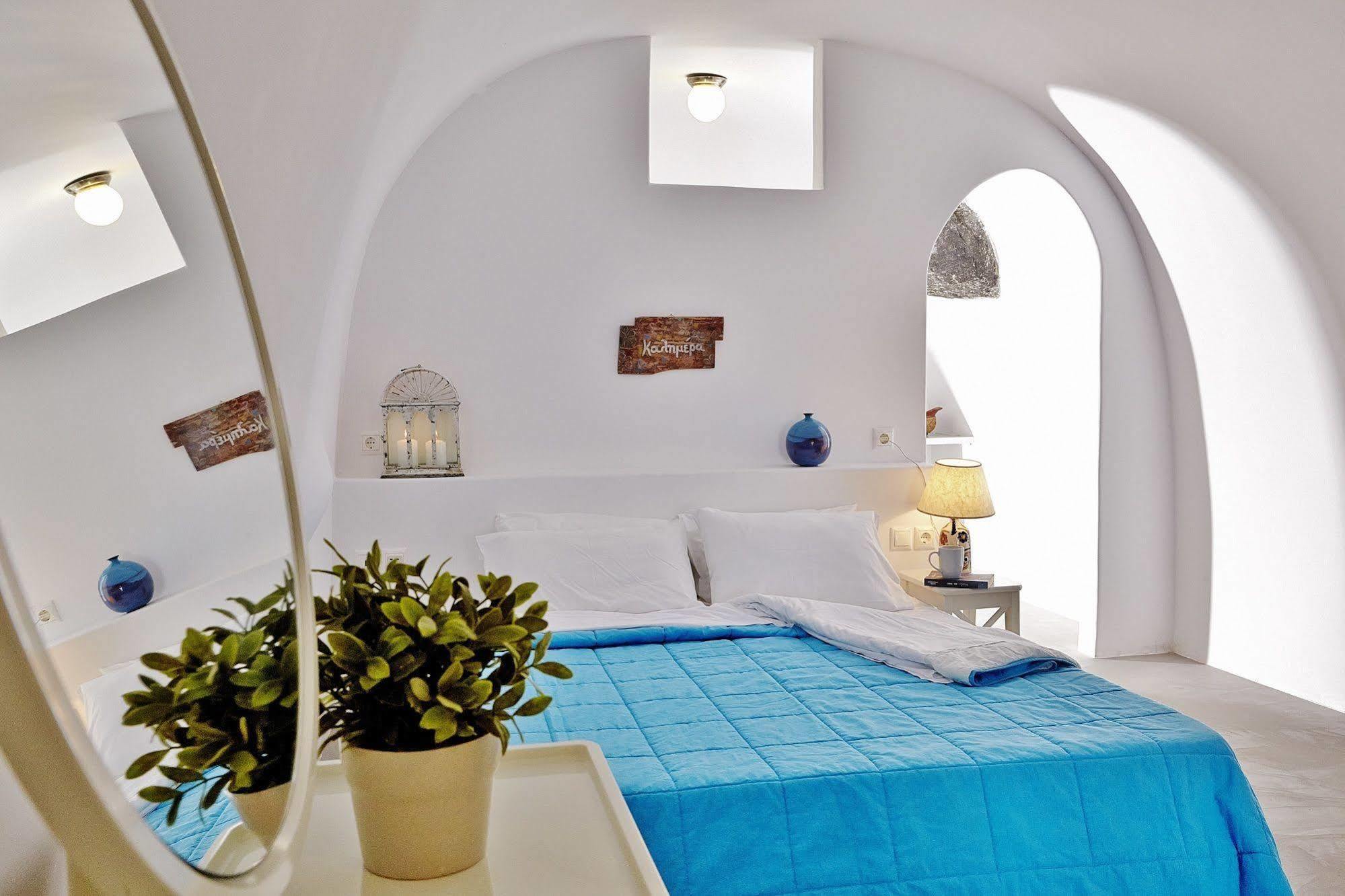 Liakada Oia Suites Exterior photo