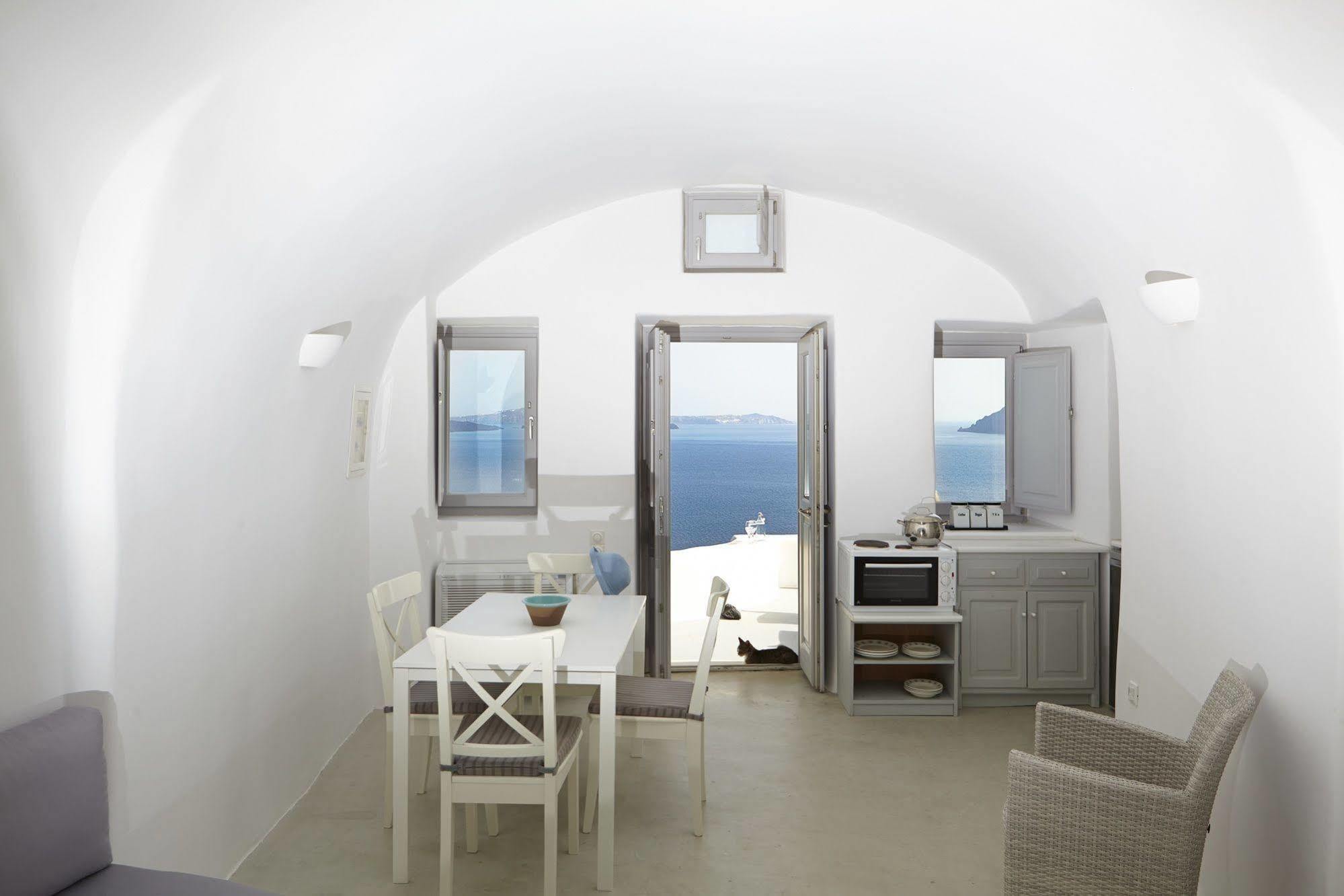 Liakada Oia Suites Exterior photo