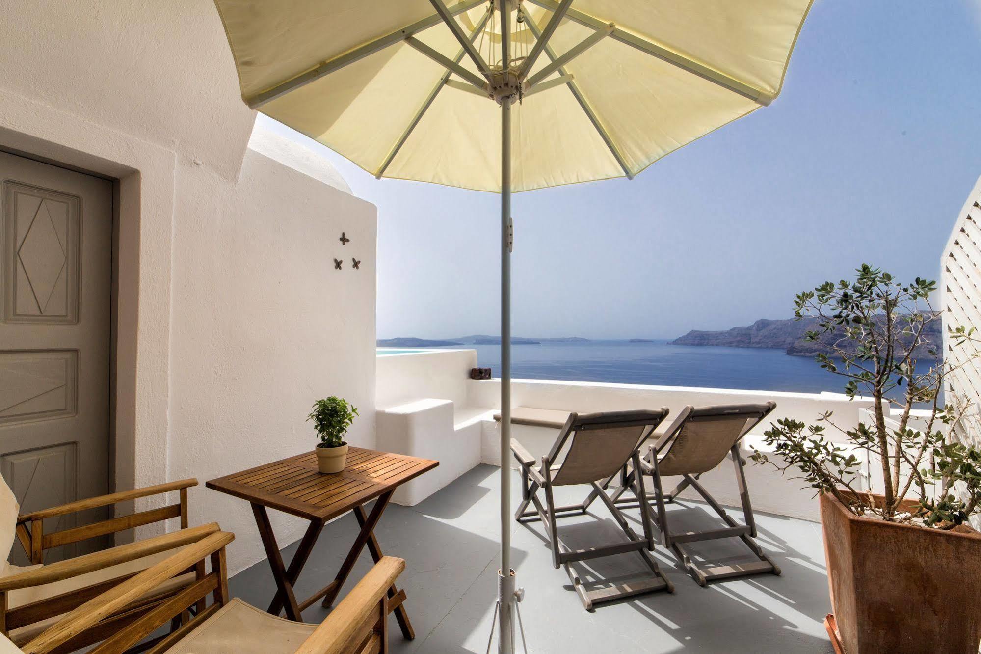 Liakada Oia Suites Exterior photo